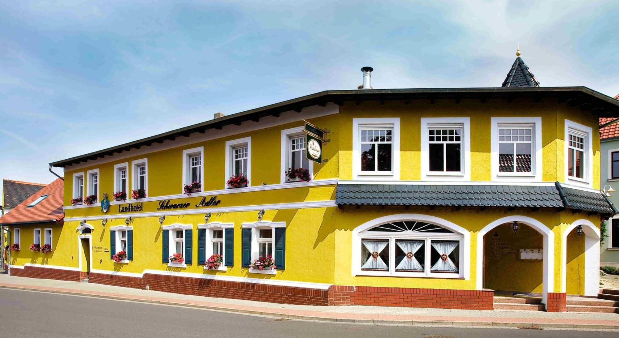 Landhotel Schwarzer Adler Suelzetal المظهر الخارجي الصورة
