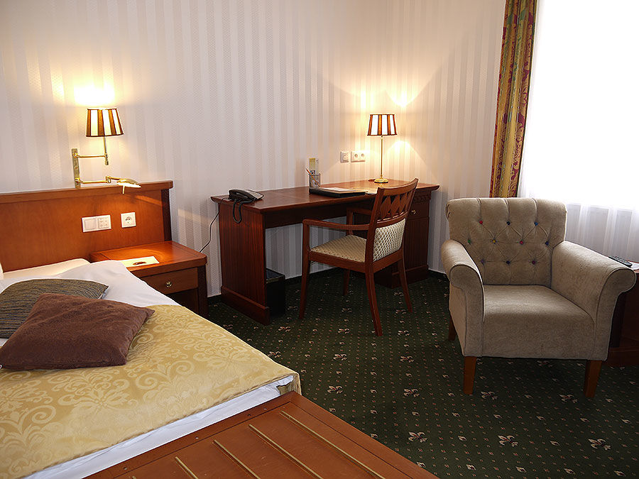 Landhotel Schwarzer Adler Suelzetal الغرفة الصورة