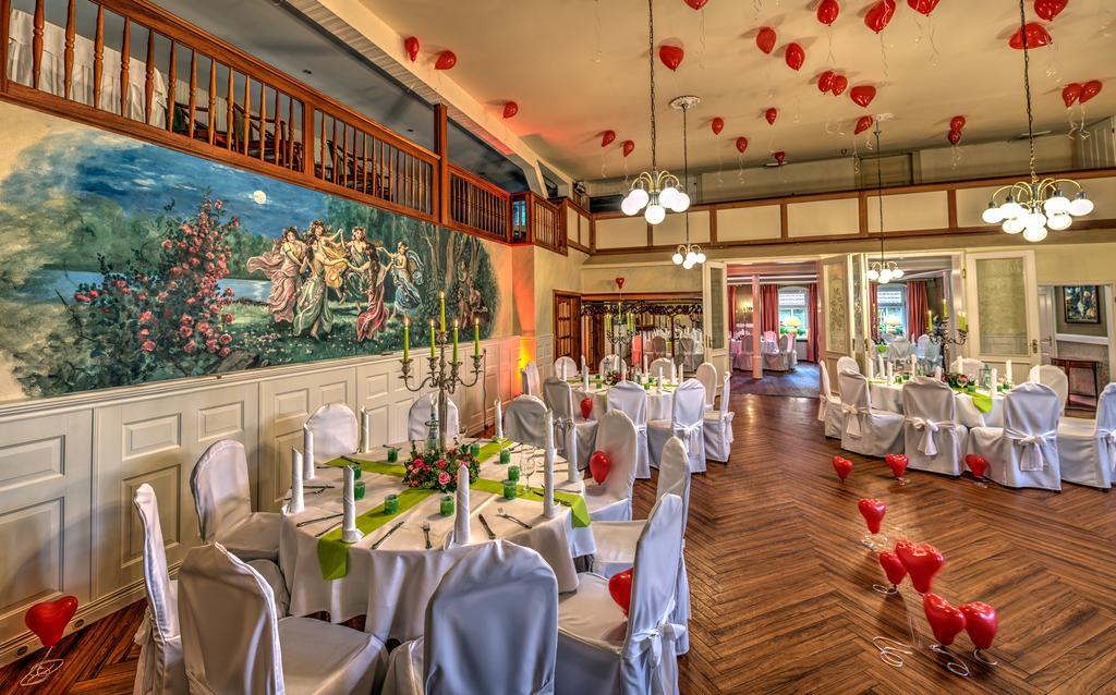Landhotel Schwarzer Adler Suelzetal الاعمال الصورة