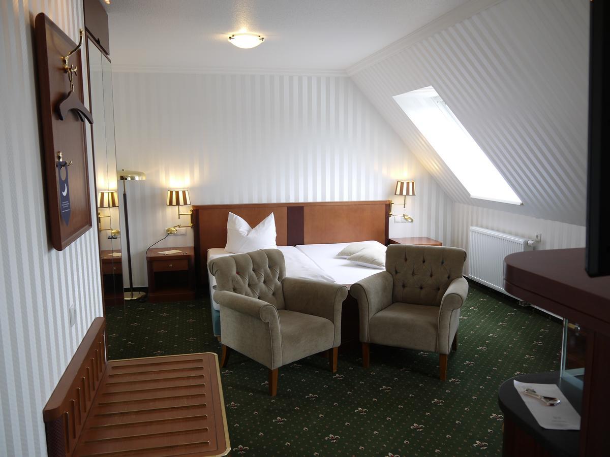 Landhotel Schwarzer Adler Suelzetal الغرفة الصورة
